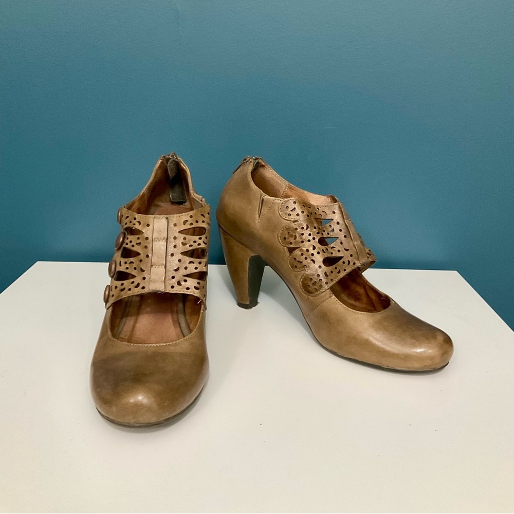 Miz Mooz Tan Lace Cutout Heels